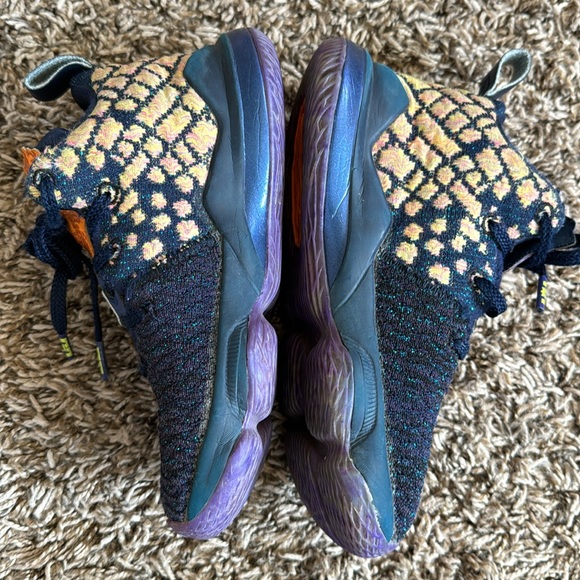 Lebrons space jams - Picture 2 of 3